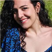 Laureanda in economia e marketing impartisce lezioni di matematica per studenti di medie superiore e università